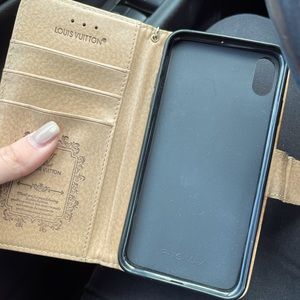 XS Max LV folio case.
